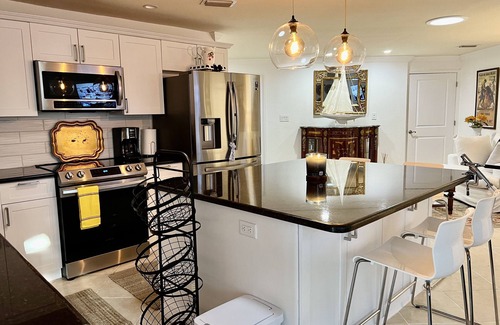 Palm River Estates House | Private and Peaceful Home