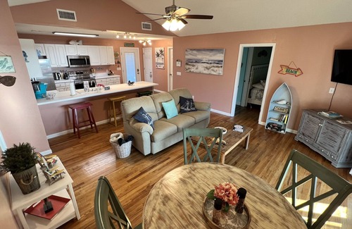 Carrabelle House | Private and Peaceful Bayou Retreat Waterfront!