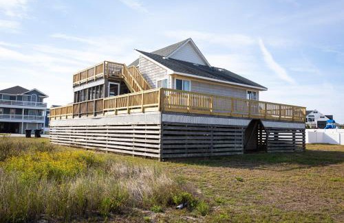 Sea Retreat House | Private and Quiet Family Retreat - Steps to the Beach
