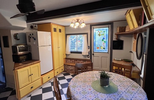 Eagle Rock Apartment | Private and serene studio in beautiful Glendale with private entrance