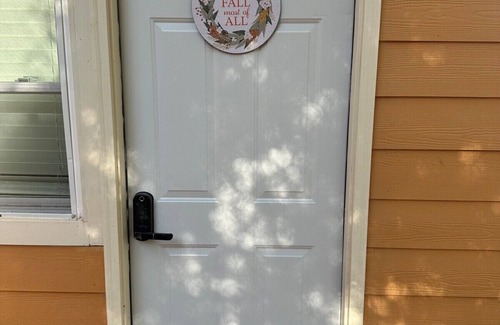 Lilburn Apartment | Private Apartment Entrance in Lilburn