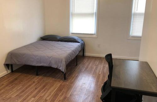 Weequahic Apartment | Private apartment with 3 bedrooms and 1 bathroom near Newark International Airport EWR and New York City