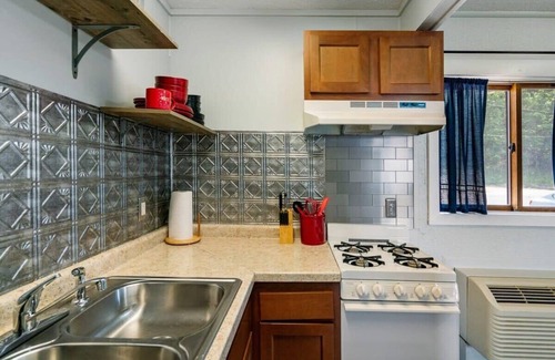 Mayfield Apartment | Private balconies with stunning lake views