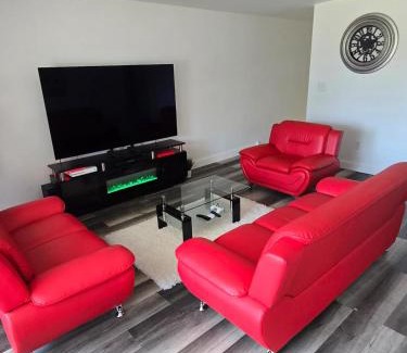 Burlington Apartment | Private Balcony-Pet Friendly -City Access -Gaming