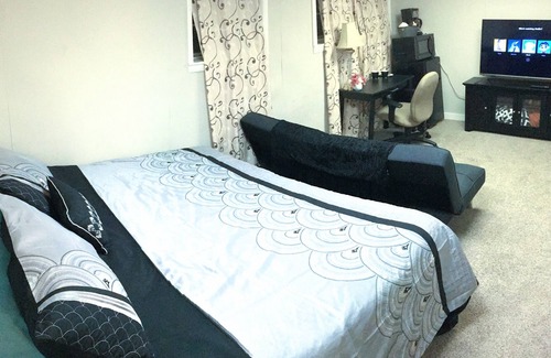 Glen Iris House | Private basement suite safely nestled 5 minutes from downtown Birmingham