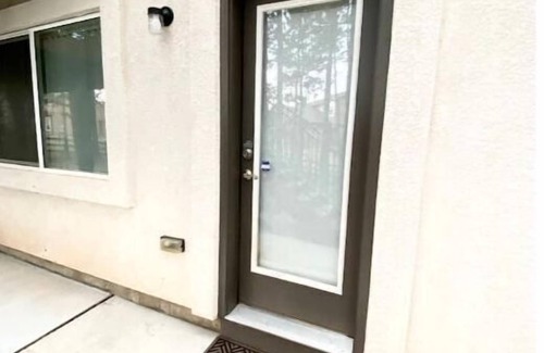 Woodland Park House | Private Basement with KING bed,near park & downtown