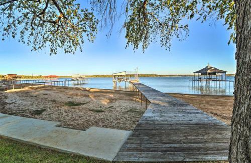 Azle House | Private Beach and Dock Home on Eagle Mountain Lake