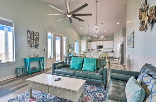 Freeport House | Private Beach and Oceanfront Balcony Freeport Home