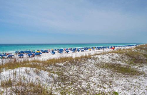 Avalon Beach Estates House | Private Beach & Community Pool