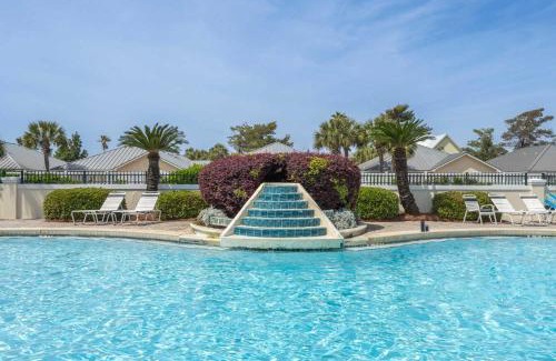 Avalon Beach Estates House | Private Beach & Community Pool