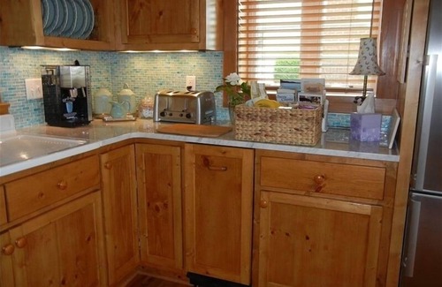 Surry Cottage | Private Beach Cottage -Labor Day Rate - James River - Ferry End Cottages