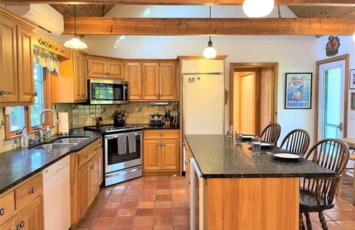 Brewster House | Private beach, hot tub, and dog friendly – The Keeper!