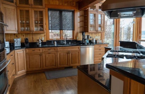 Shelton House | Private beach luxury home sleeps 12, Shelton, WA
