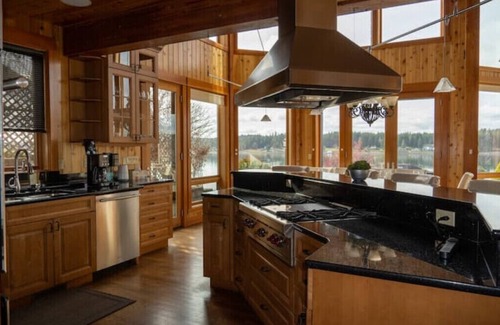Shelton House | Private beach luxury home sleeps 12, Shelton, WA