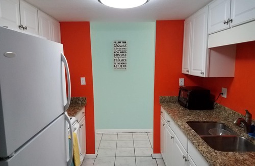 Bayview Condo | Private Beach on the Intercoastal, amazing Sunsets, Comfortable, Clean, Complete