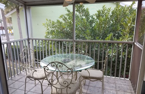 Bayview Condo | Private Beach on the Intercoastal, amazing Sunsets, Comfortable, Clean, Complete