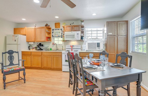 Galveston Apartment | Private Beach Pass: Cozy Galveston Apartment!