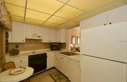 Belleair Beach Condo | Private Beach & Spectacular Sunsets! Beach Lover's Delight.
