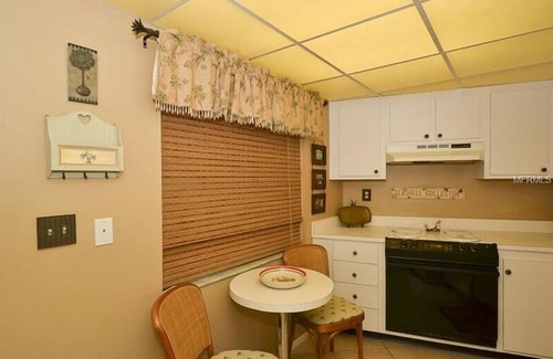 Belleair Beach Condo | Private Beach & Spectacular Sunsets! Beach Lover's Delight.