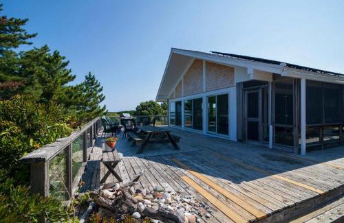 Wellfleet House | Private Beach with Incredible Views on Lt Island