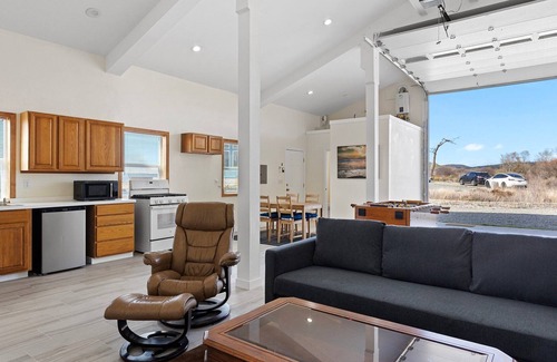 Oak Harbor House | Private Beachfront Access Guesthouse in Oak Harbor!