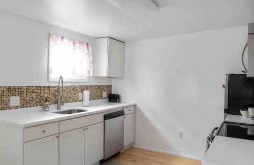 Old North End Apartment | Private+Beautiful Downtown Pad- Near Church St