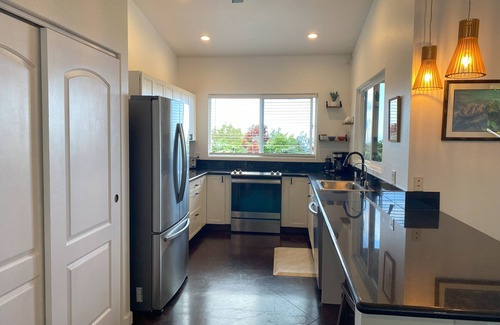Kona Palisades House | Private & Beautiful home on 1 acre close to airport, beach, & Kailua-Kona town