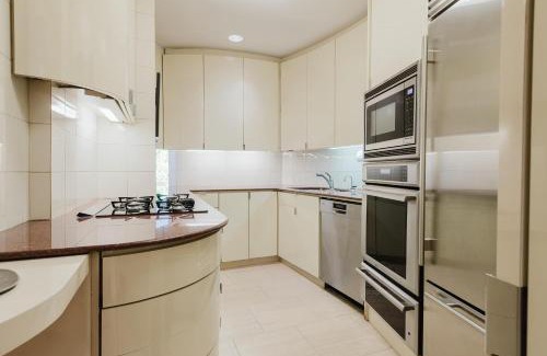 Turtle Bay House | Private Beautiful Townhome w Zen Garden