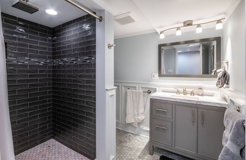 North Side House | Private Bedroom #3 and Bath 26 Min to NYC!