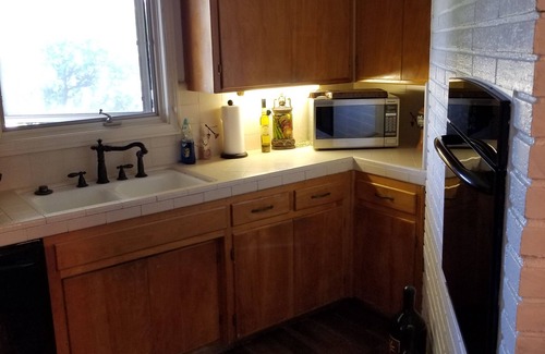 Bakersfield House | Private Bedroom and full bathroom in the heart of Bakersfield