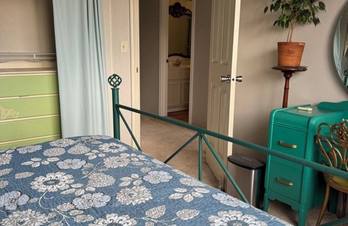Salinas House | Private Bedroom in Safe, Quiet neighborhood, mature couple hosts