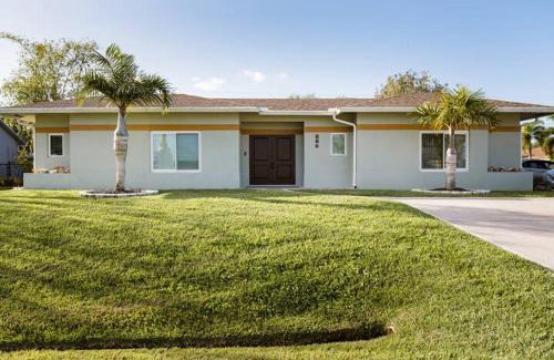 Port Saint Lucie House | Private Bedroom with Bath & Pool Access in Peaceful Port Saint Lucie