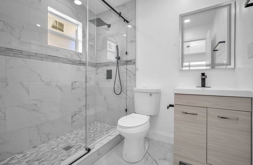 Highland Garden Bed & Breakfast | Private bedroom with private bathroom close to all beaches interstate niightlife