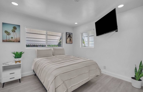 Highland Garden Bed & Breakfast | Private bedroom with private bathroom close to all beaches interstate niightlife