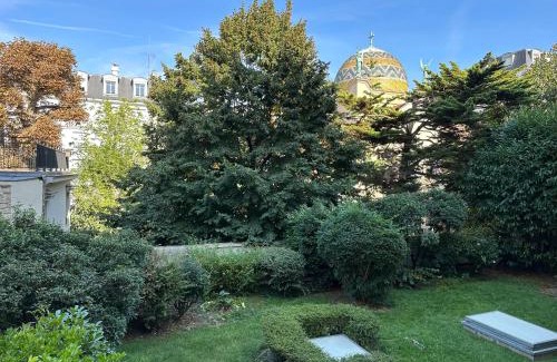 Notre-Dame-des-Champs House | Private bedrooms near Eiffel Tower