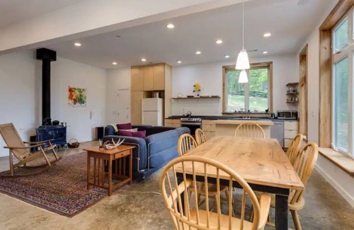 Tyro House | Private Blue Ridge Mountain Retreat/Modern home immersed in natural beauty!