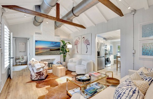 Sunshine Park House | Private Boutique nBungalow Resort/KING Beds/Heated Salt Water Pool/Tiki/BBQ