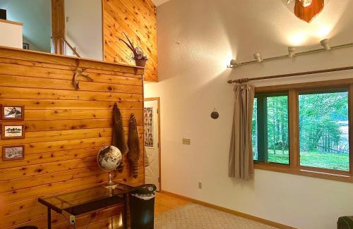 Crandon House | Private Cabin Getaway