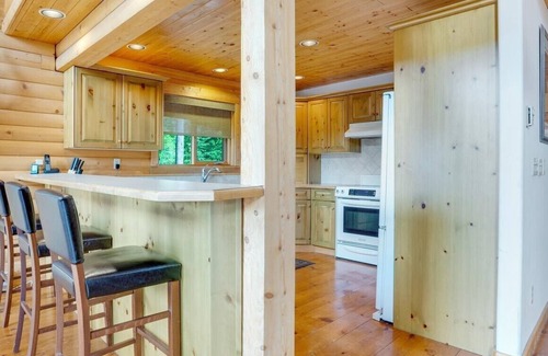 Central Okanagan House | Private cabin in the woods with hot tub
