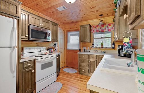 Purlear Cabin | Private Cabin in Wonderful Community