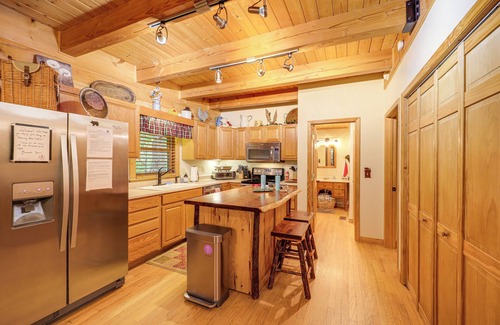 Deep Gap Cabin | Private Cabin on 2 Acres: Hot Tub, 10 Mi to Boone!