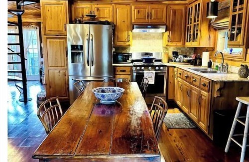 Lottie Cabin | Private Cabin Retreat with Lux Pool, Spa 4 acres Lush Landscape