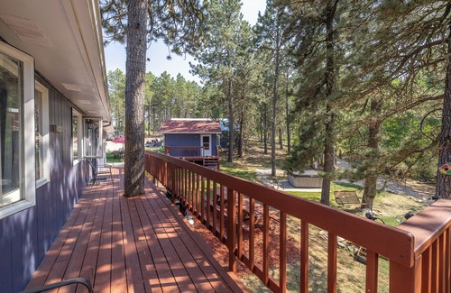 Deadwood Apartment | Private Cabin Retreat Near Main St & Attractions!
