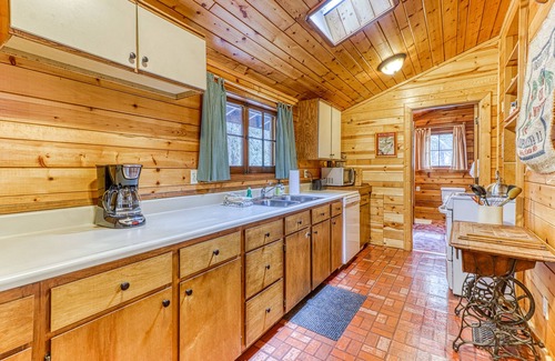 Mount Hood Village Cabin | Private cabin with hot tub & wood stove, near Mt. Hood