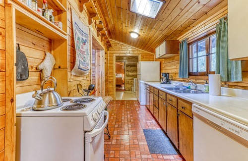 Mount Hood Village Cabin | Private cabin with hot tub & wood stove, near Mt. Hood