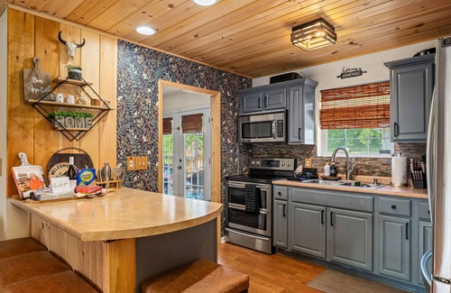 Sevierville Cabin | Private cabin with amenities ⭐️Location⭐️Spa Pool⭐️Hot tub⭐️Firepit⭐️Pets