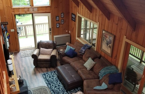 West Dover House | Private Chalet located 8 minutes from Mt. Snow and close to golf and hiking.