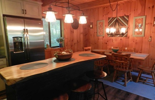 West Dover House | Private Chalet located 8 minutes from Mt. Snow and close to golf and hiking.