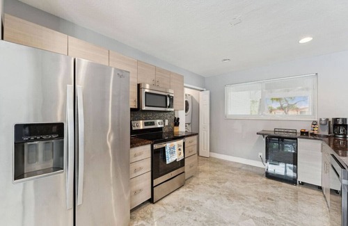 North Andrews Gardens Villa | Private Clean & Cozy Villa for Friends & Families