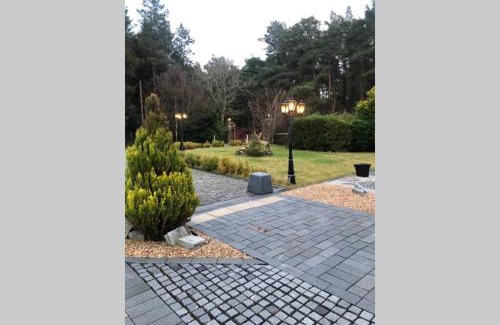 Blair Drummond Apartment | Private Coach house in gated residence